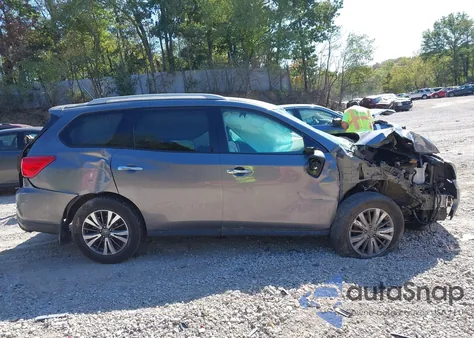 2017 Nissan Pathfinder Sv z USA, uszkodzony, nr VIN 5N1DR2MM6HC906918